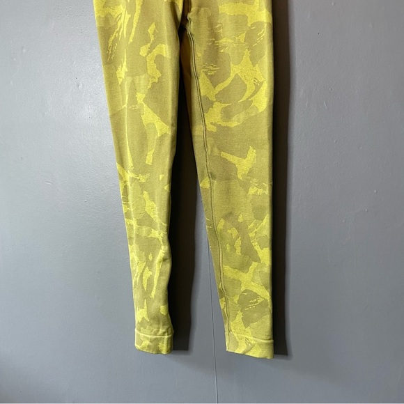 Gymshark Adapt Griffin green camo seamless compression leggings size medium - Picture 3 of 9